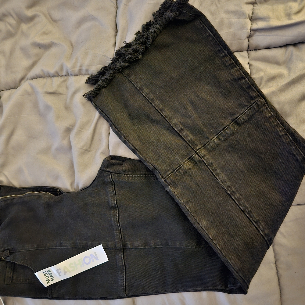 Trendy Black Frayed Hem Jeans